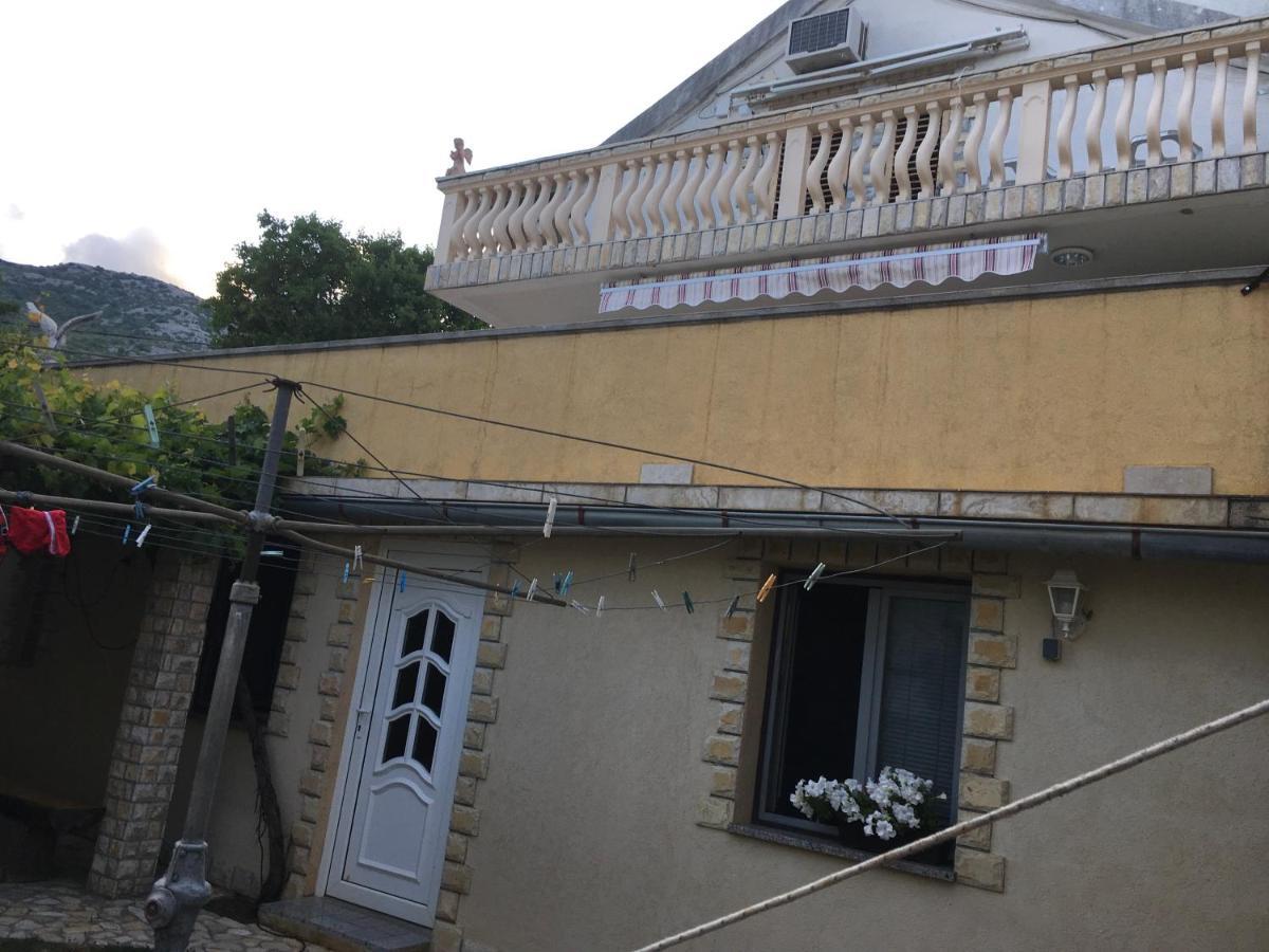 Apartman Nadia Karlobag Buitenkant foto