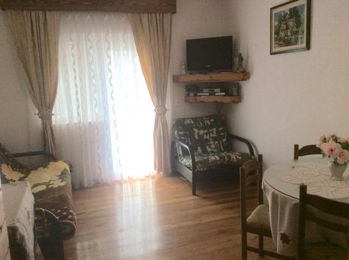 Apartman Nadia Karlobag Buitenkant foto