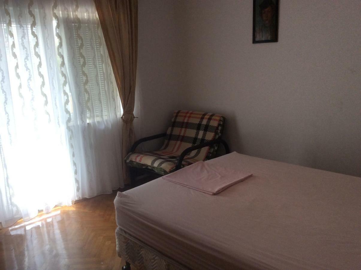 Apartman Nadia Karlobag Buitenkant foto