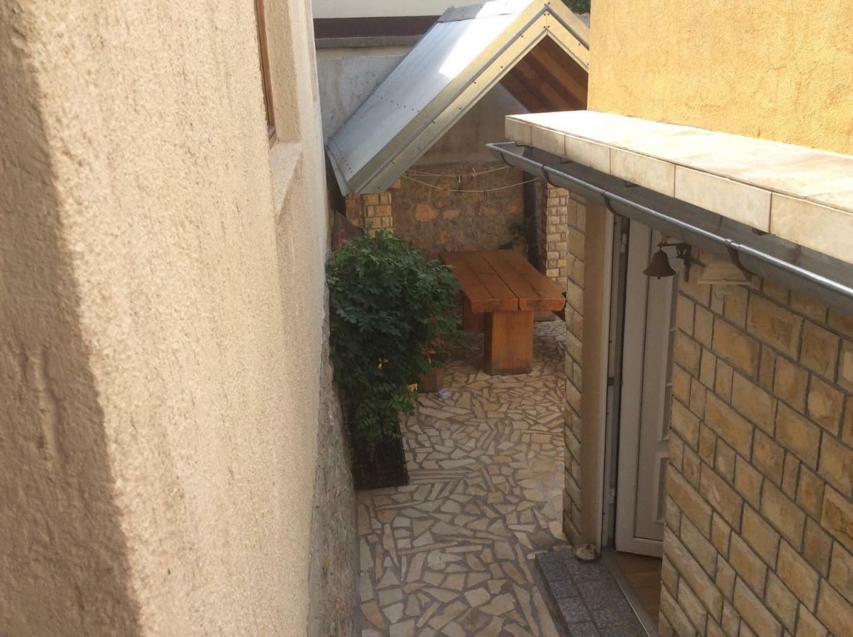 Apartman Nadia Karlobag Buitenkant foto