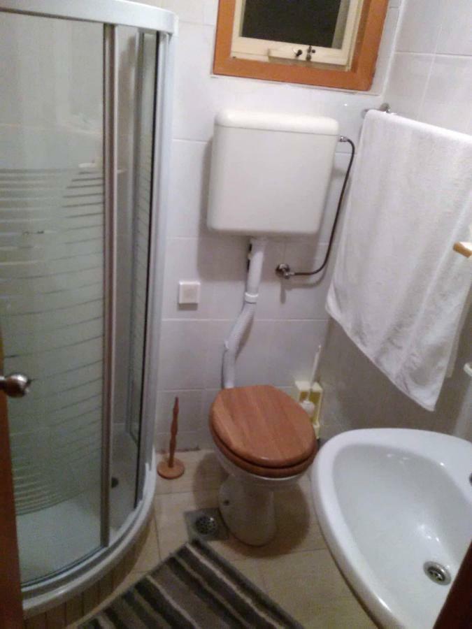 Apartman Nadia Karlobag Buitenkant foto