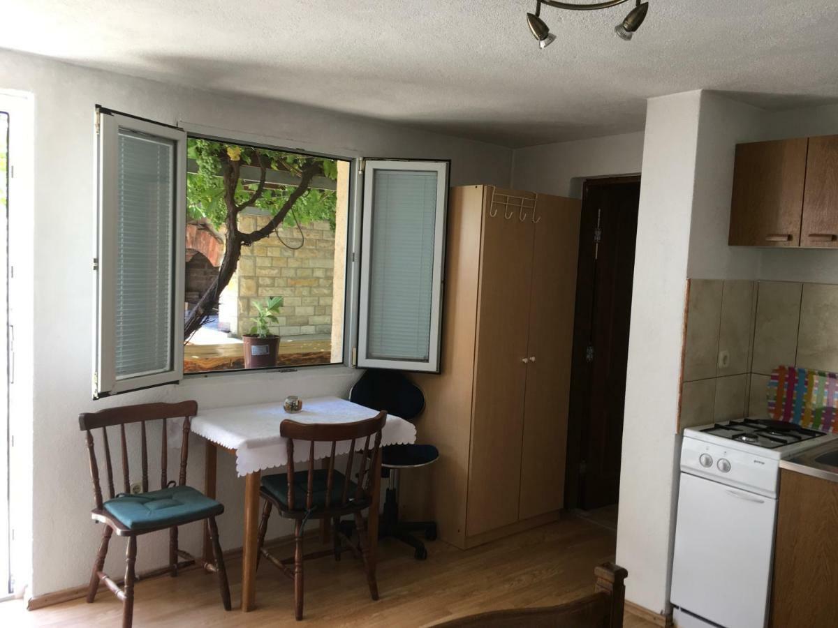 Apartman Nadia Karlobag Buitenkant foto