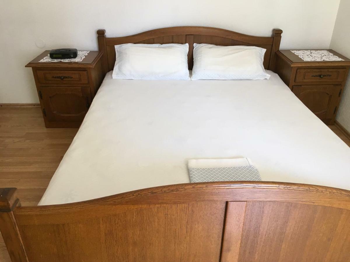 Apartman Nadia Karlobag Buitenkant foto