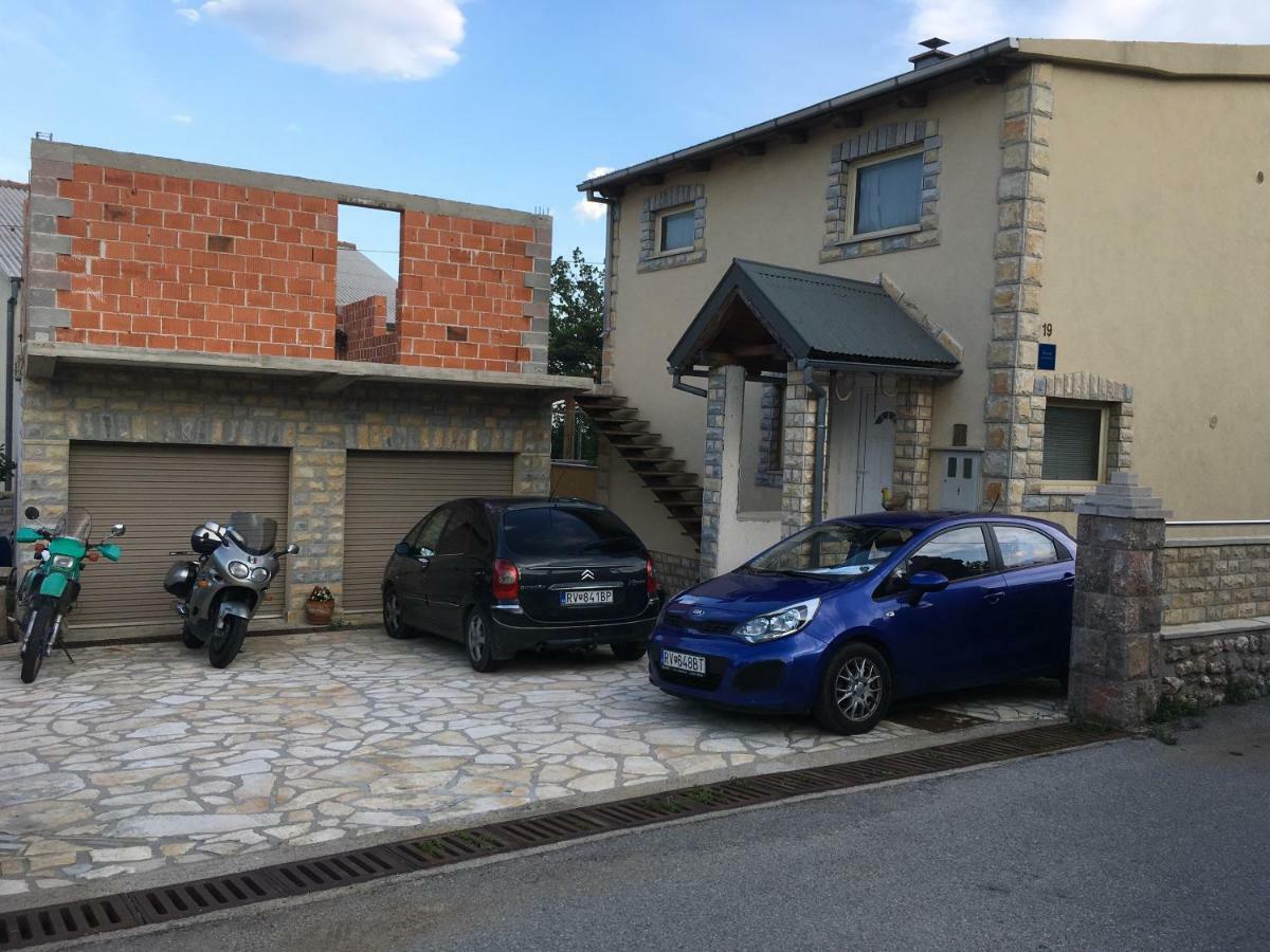 Apartman Nadia Karlobag Buitenkant foto