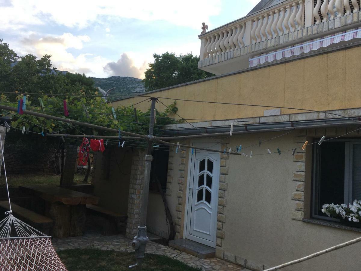 Apartman Nadia Karlobag Buitenkant foto