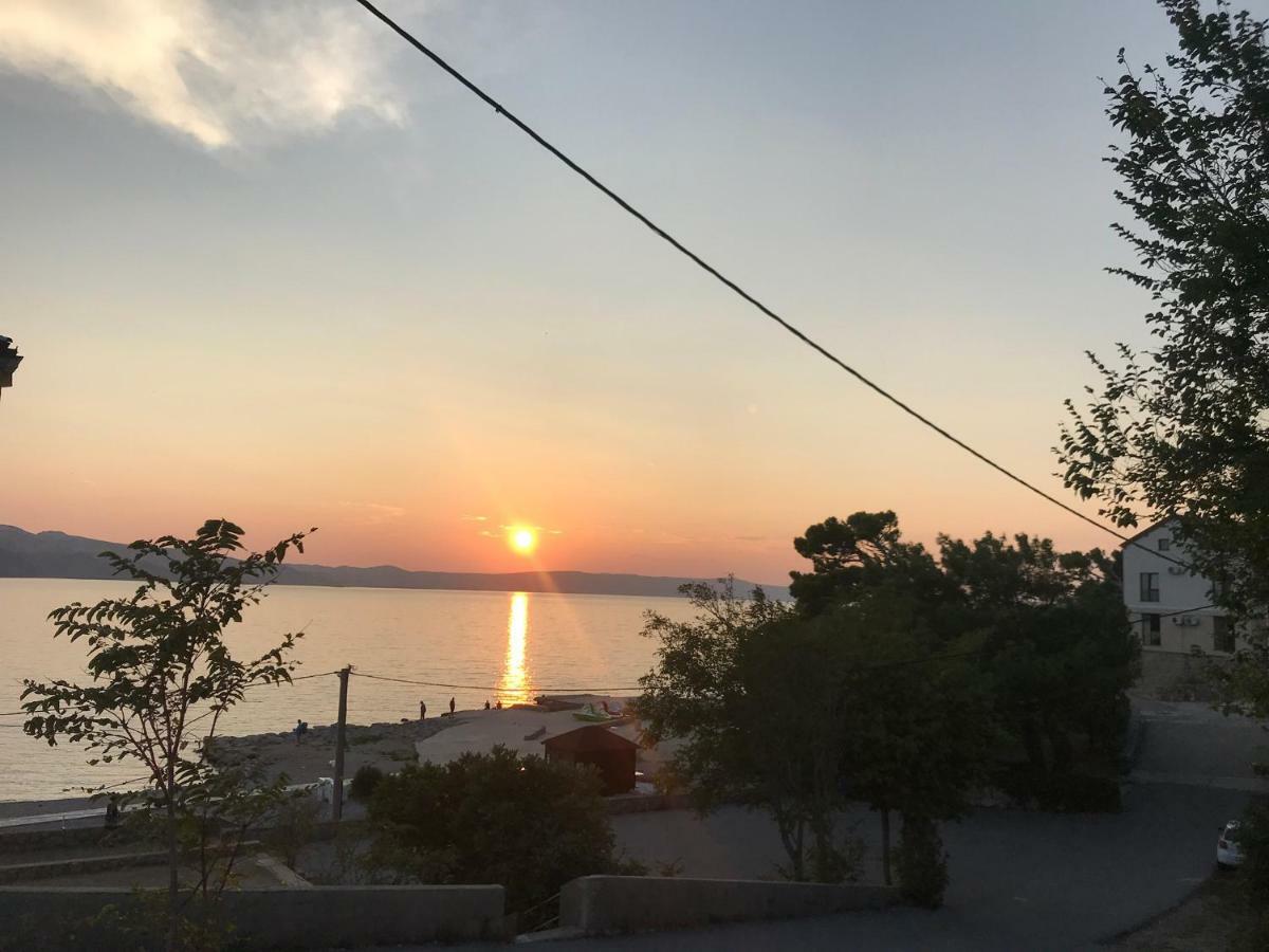 Apartman Nadia Karlobag Buitenkant foto